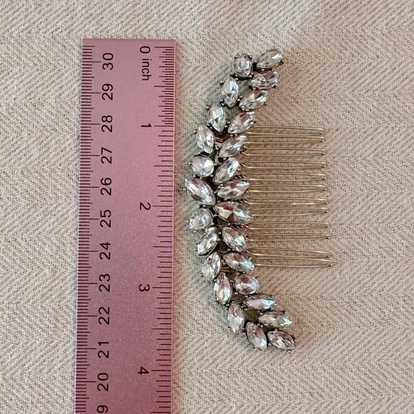 3 Piece Antiqued Gold Tone Rhinestone Set Earrings, Necklace & Hair Comb - Picture 5 of 12